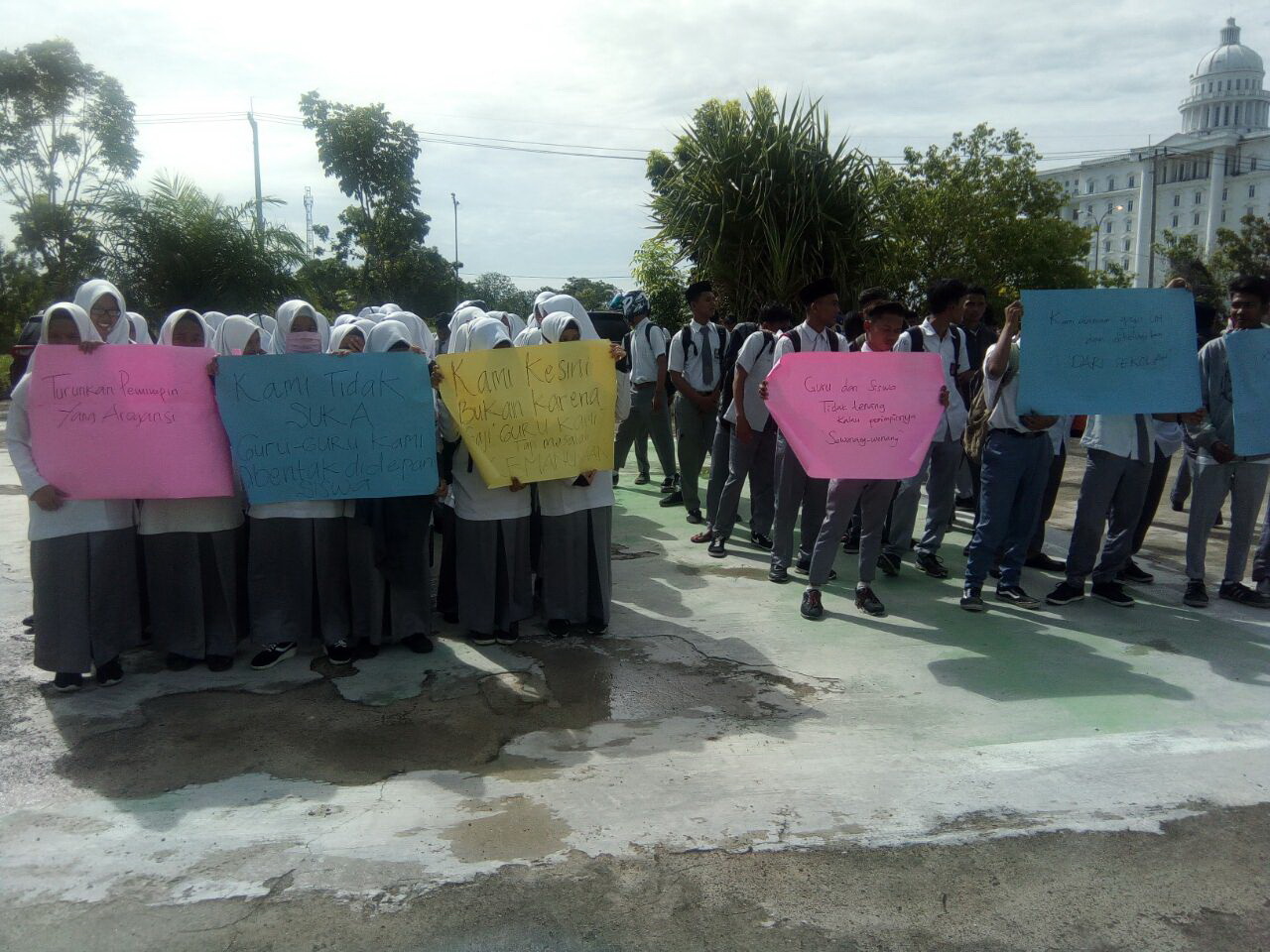 Tuntut Mundur Kepsek, Ratusan Murid MAN 1 Rohil Gelar Aksi Lanjutan di Kantor Kemenag